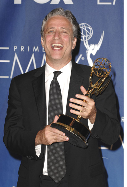 Jon Stewart poses w Emmy Award